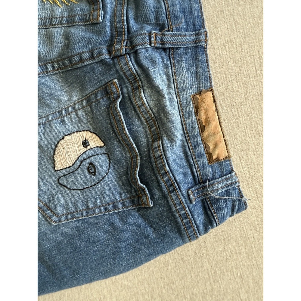 Black heart Woman's Size 5 Cut Off Jen Shorts With Embroidery Moon